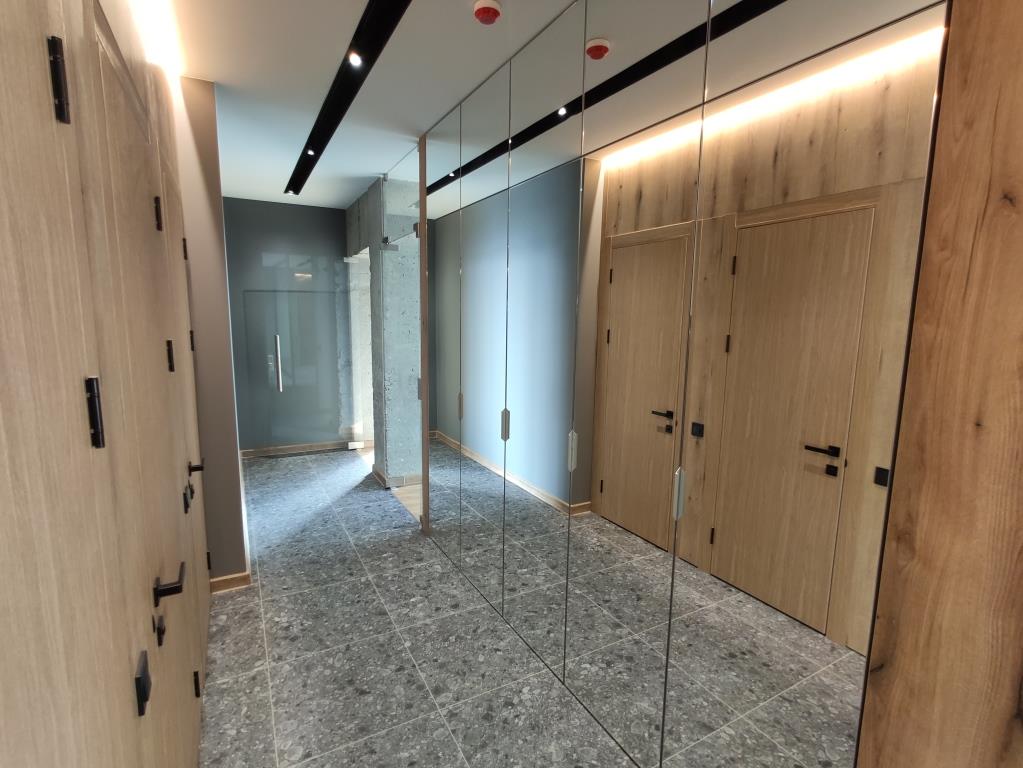 Аренда офиса 256 кв.м. 116 и 140 кв.м. 33 этаж. Кловский 7.